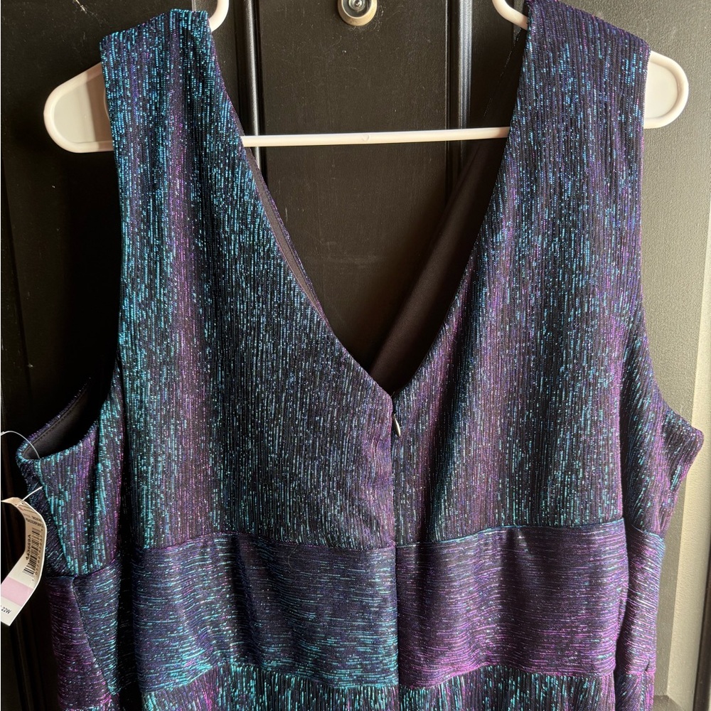 NWT R&M Richard’s Shimmering Women's V-Neck Sleeveless Fit & Flare Gown Size 22W - Picture 10 of 15